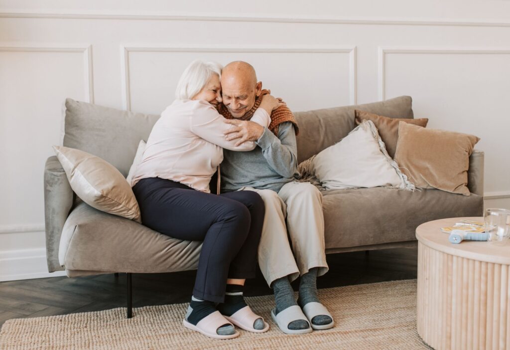 Caregiver noticing sudden confusion in elderly parent, an atypical sign of pneumonia