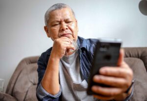 Best Phones for Elderly Parents with Dementia